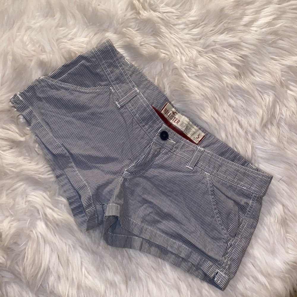 Hollister low rise short shorts size 5
